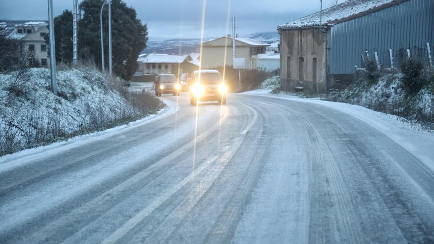 La nieve mantiene cortadas cinco carreteras enCastilla y León