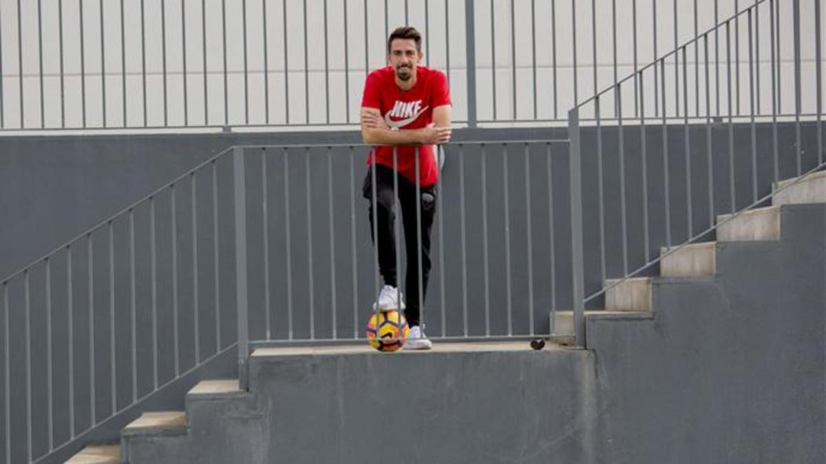 Isaac Cuenca, en la Ciudad Deportiva del Granada