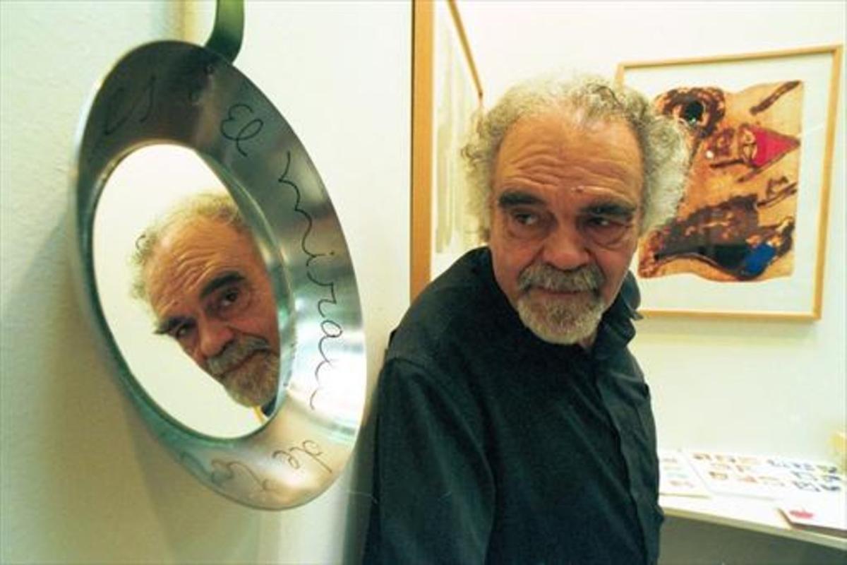 Josep Guinovart, en la feria Art-Expo de Montjuïc, en una imagen del 2001.