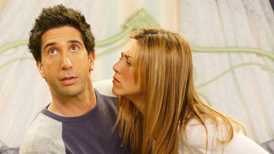 David Schwimmer y Jennifer Aniston como Ross y Rachel.