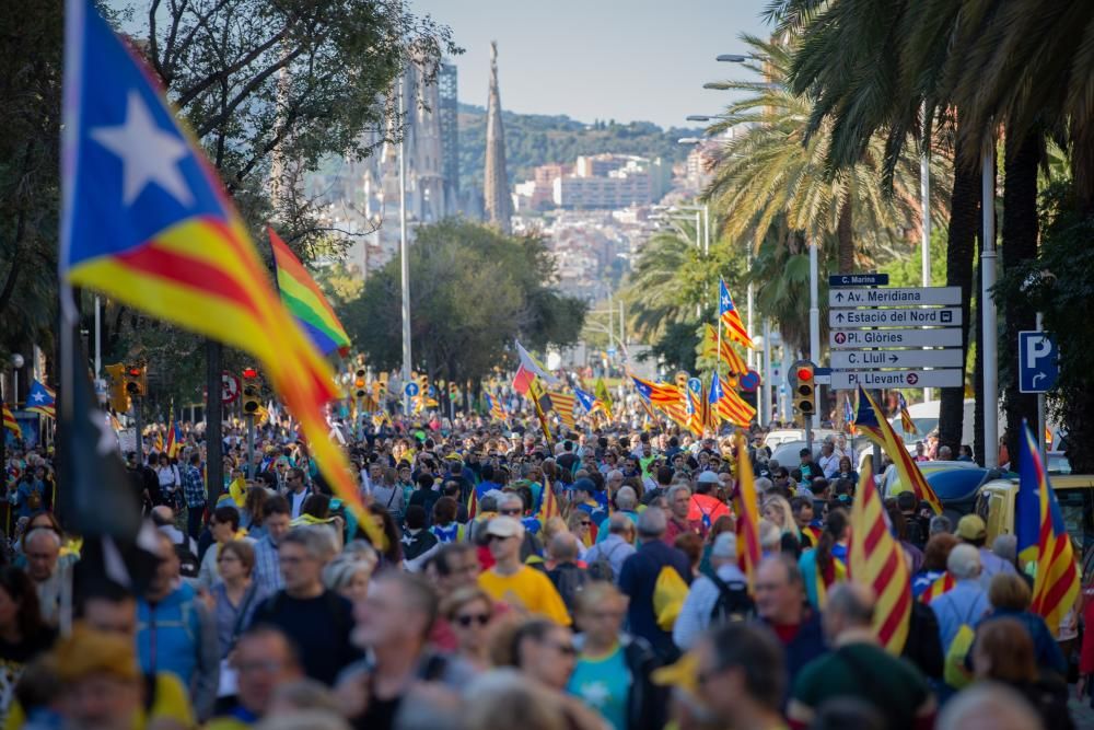 Unes 350.000 persones assisteixen a la manifestació contra la sentència de l'1-O a Barcelona
