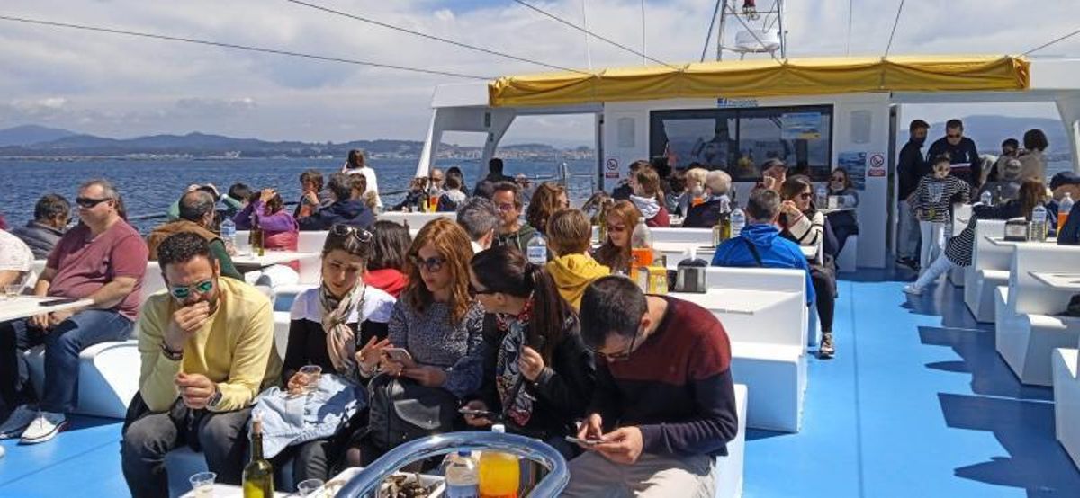 Algunos barcos se quedan sin plazas para Sálvora y la Ruta de los Mejillones