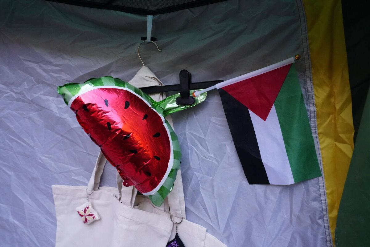 Acampada en apoyo a Palestina en la UB del Raval