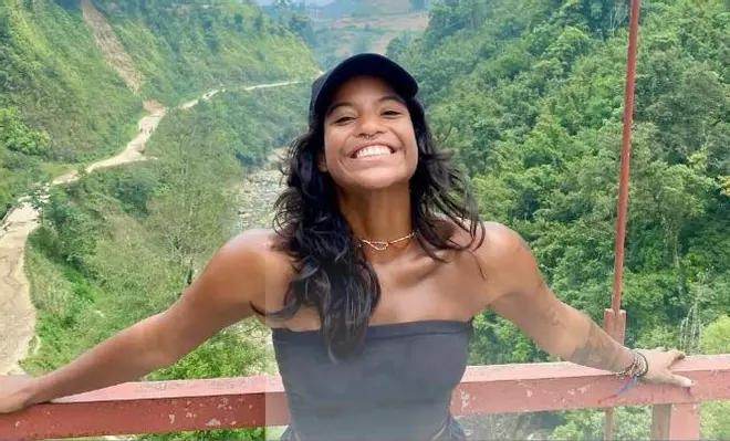Muere una influencer tras caer en un volcán mientras hacía senderismo