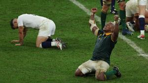 Bongi Mbonambi celebra el pase a la final del Mundial