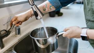 Las mujeres que viven en zonas con los niveles más altos de subproductos de la desinfección del agua tienen tasas más altas de cáncer de útero.