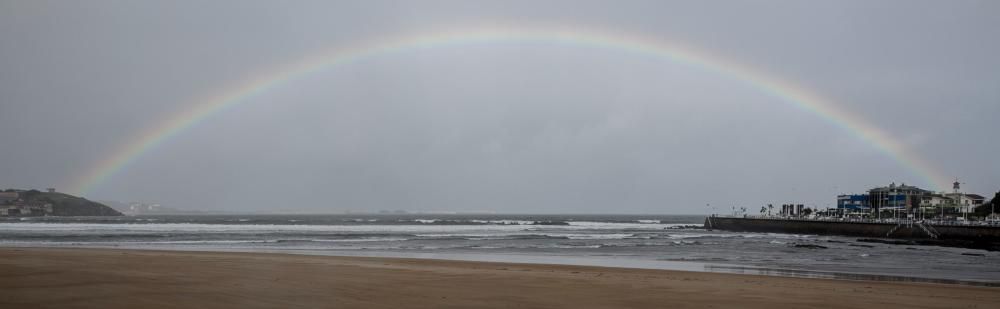 Espectacular arcoiris en Gijón tras "Amelie"