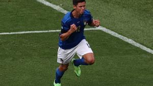 El italiano Pessina celebra el gol de la victoria ante Gales.