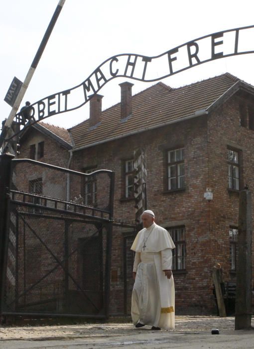 El Papa visita el campo de concentración de Auschwitz