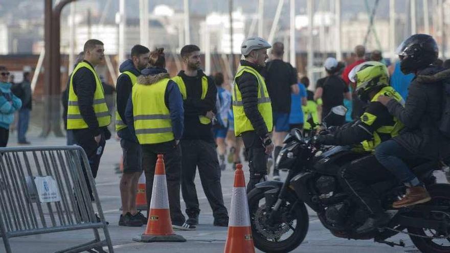 El alcalde recibe a los voluntarios de las carreras C10, C21 y el Maratón Atlántico C42