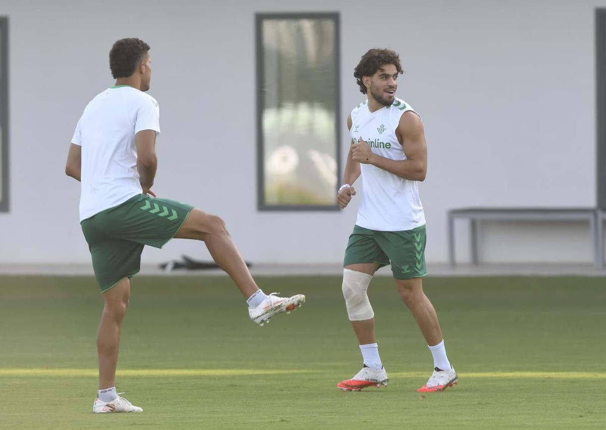 Ez Abde entrena con el Betis en la semana previa al debut de Liga ante la Real Sociedad