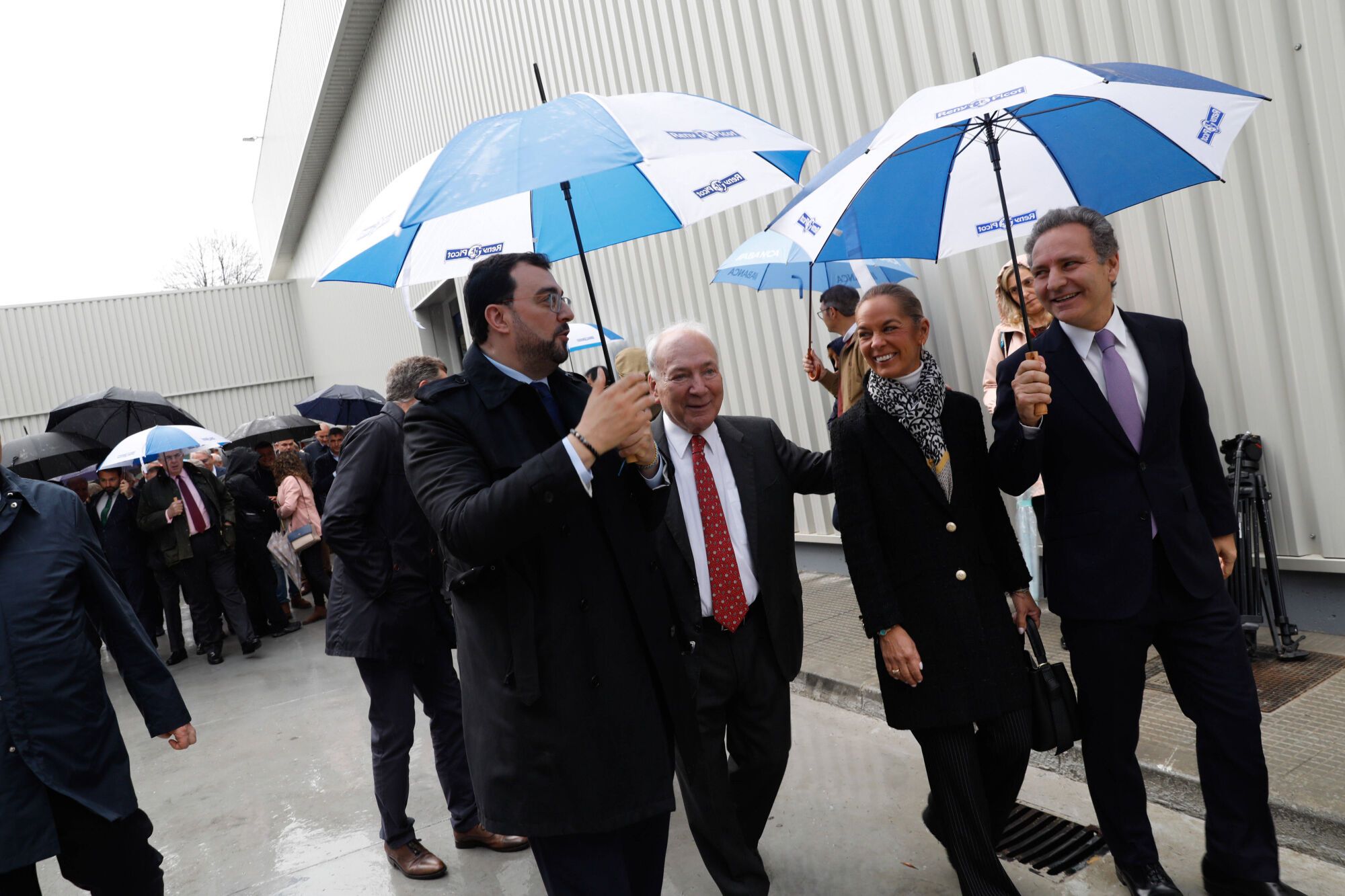 EN IMÁGENES: Inauguración de la nueva planta de Reny Picot en Anleo (Navia)
