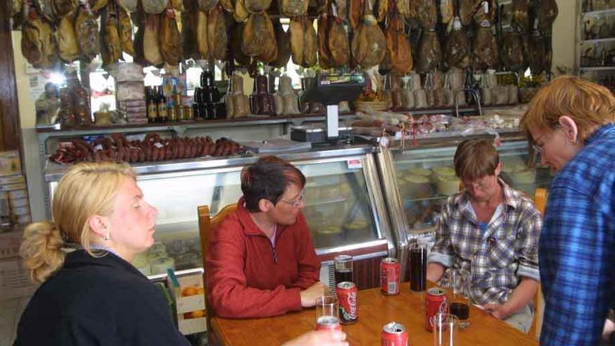 Una tienda en un pueblo de la provincia en una imagen de archivo.