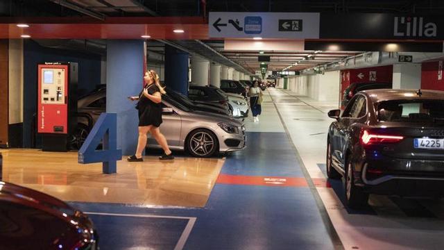 Entrada al pàrquing de L’Illa Diagonal, a Barcelona. | ZOWY VOETEN