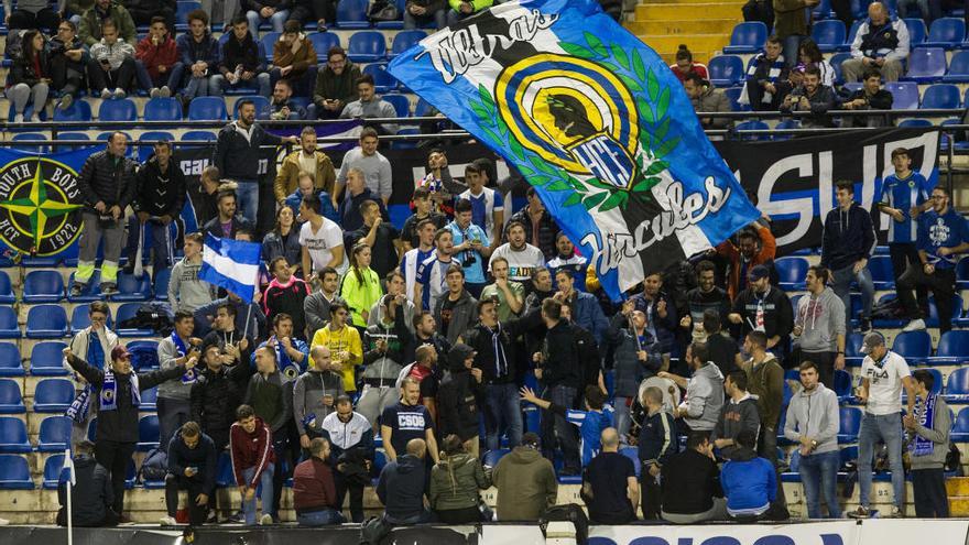 Afición del Hércules en el Rico Pérez durante el partido ante el Ejea.