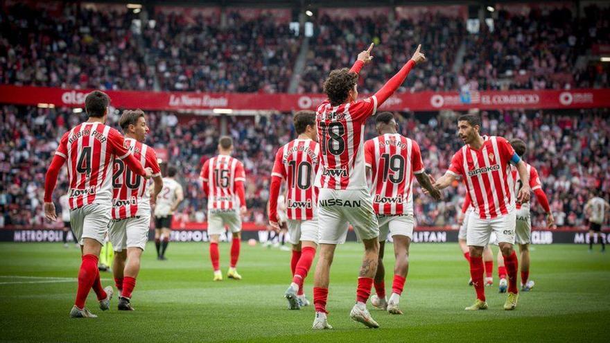 Gelabert celebra uno de sus goles al Mirandés.