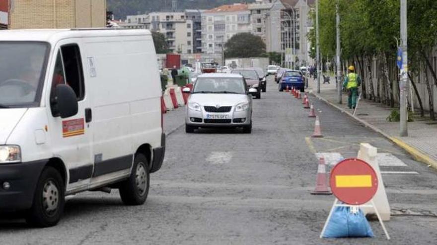 Tráfico fluido en Rivero de Aguilar  en sentido a Vilaxoán, a la altura del Auditorio.  // Noé Parga