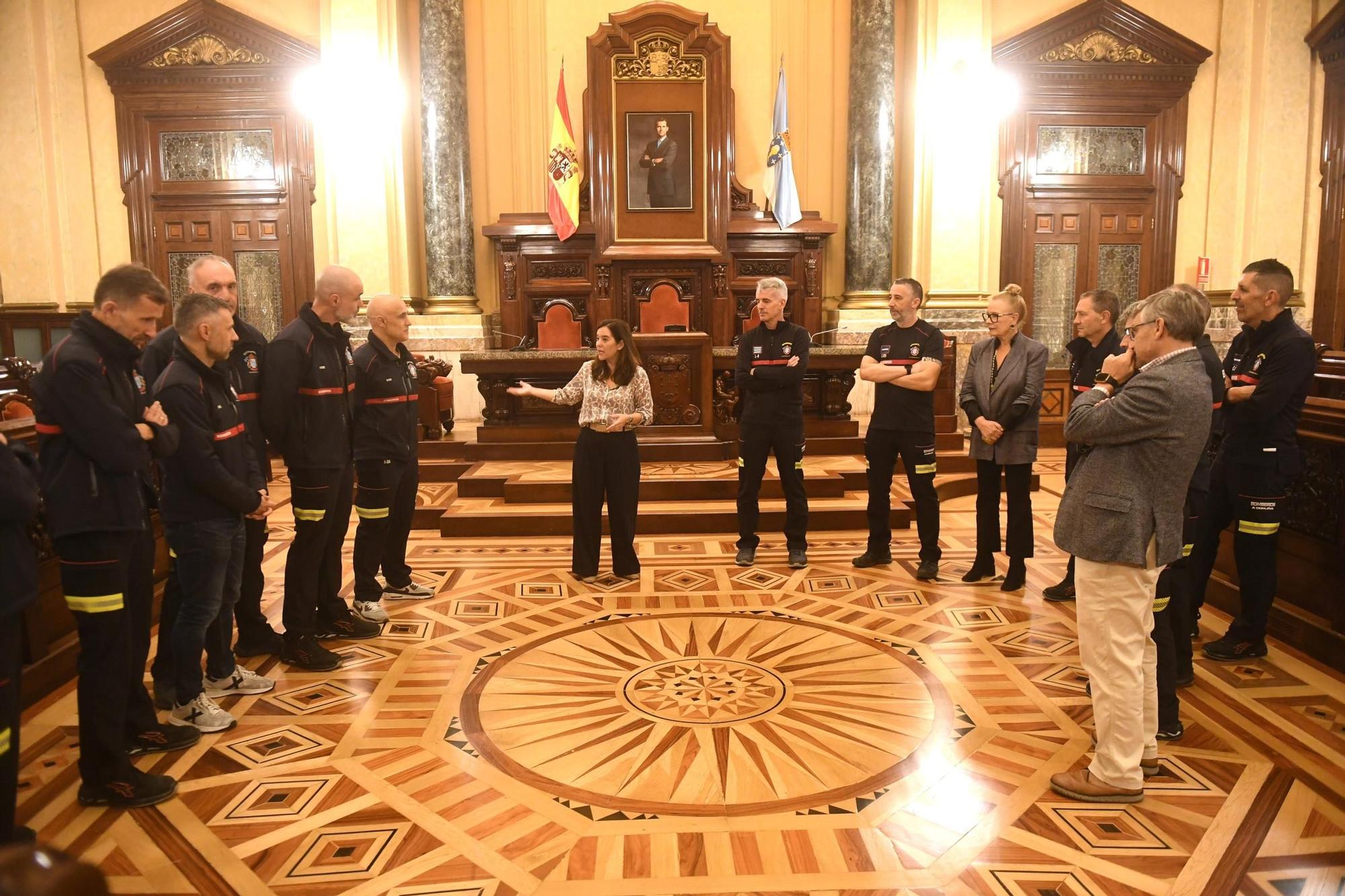 Recibimiento municipal a los bomberos de A Coruña que ayudaron en Valencia