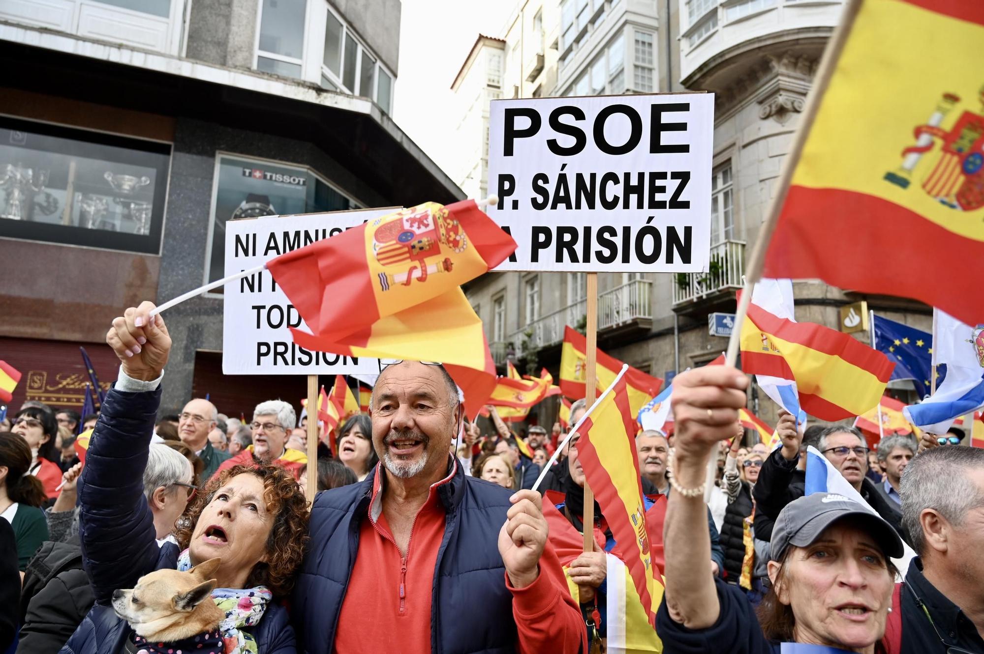 Contrarios a la amnistía se unen en una manifestación en Pontevedra