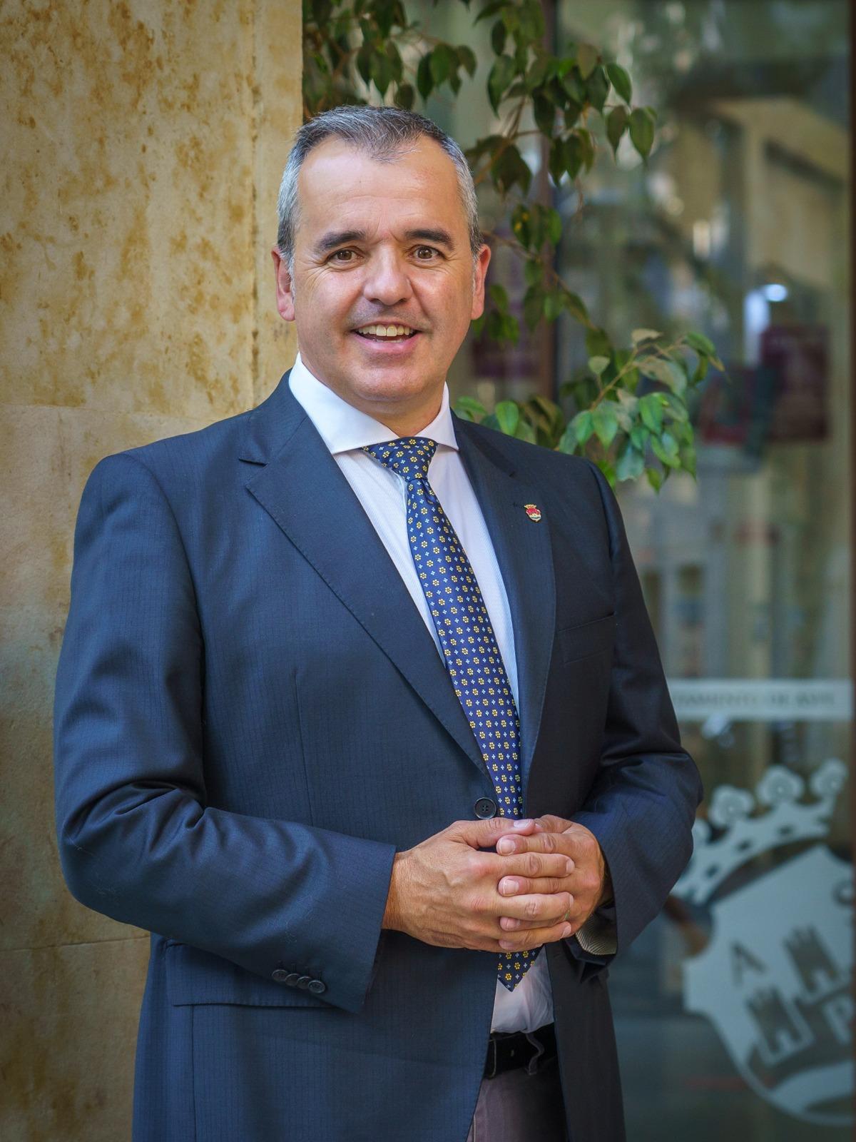 El alcalde de Aspe destaca el sentimiento de pertenencia de los vecinos por sus fiestas.