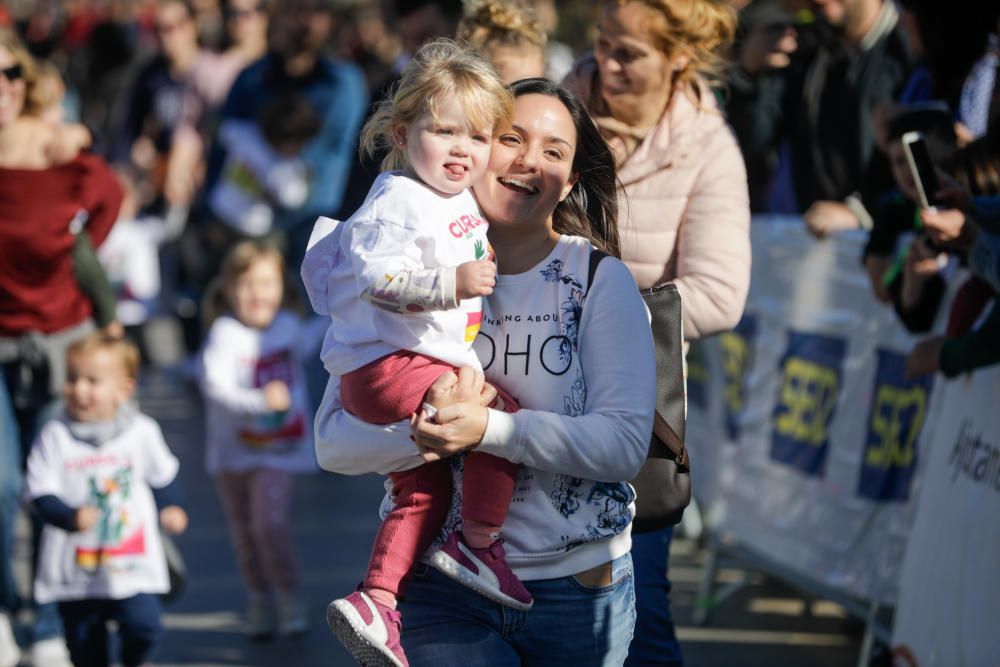 Mil niños y niñas participan en la carrera infantil de Reyes en Palma