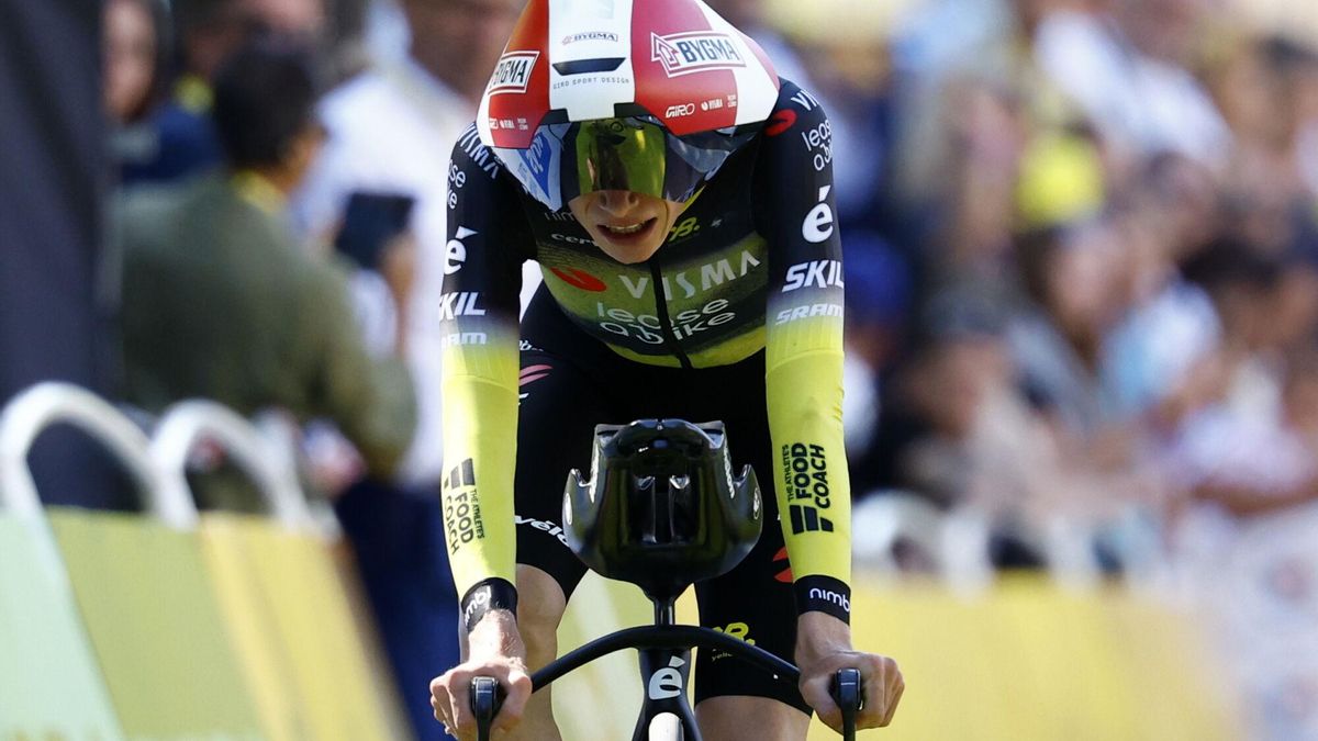 Caen (France), 09/07/2025.- Danish rider Jonas Vingegaard of Team Visma-Lease a Bike crosses the finish line of the 5th stage of the Tour de France cycling race, an Individual Time Trial over 33km in Caen, France, 09 July 2025. (Ciclismo, Francia) EFE/EPA/MARTIN DIVISEK