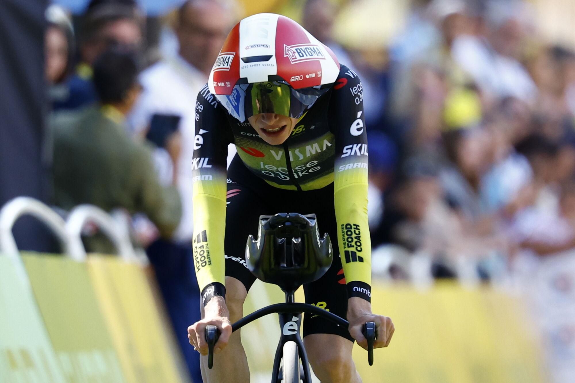 Caen (France), 09/07/2025.- Danish rider Jonas Vingegaard of Team Visma-Lease a Bike crosses the finish line of the 5th stage of the Tour de France cycling race, an Individual Time Trial over 33km in Caen, France, 09 July 2025. (Ciclismo, Francia) EFE/EPA/MARTIN DIVISEK