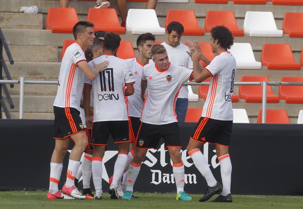 Las mejores imágenes del Valencia Mestalla - AE Prat