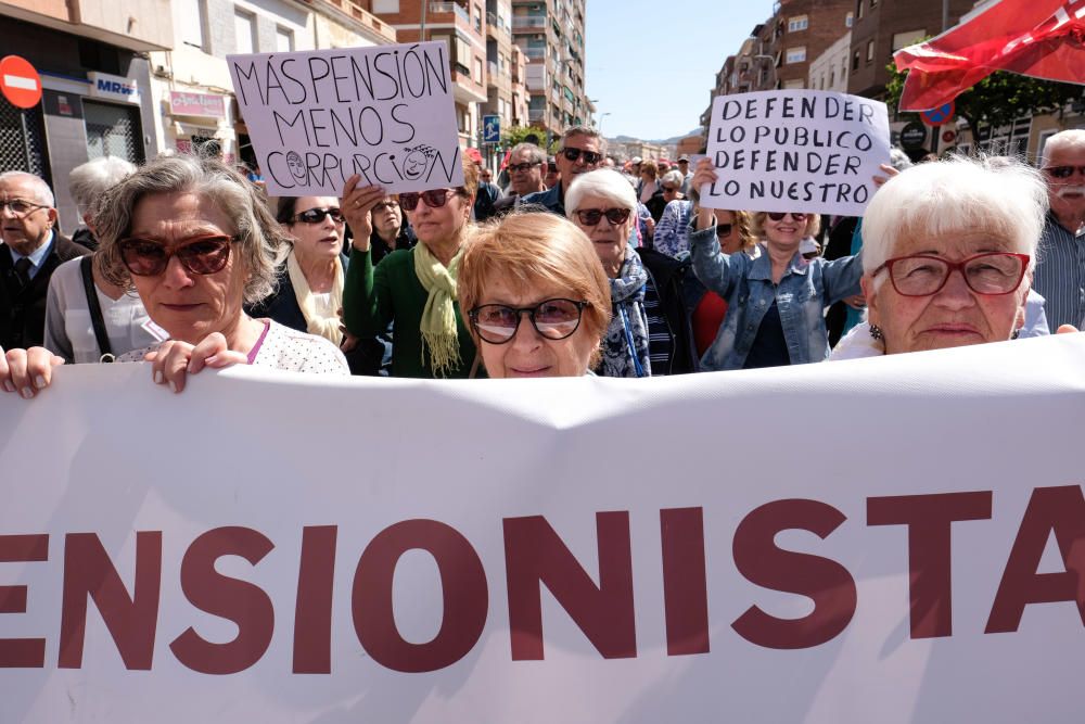 La manifestación del Día del Trabajador reúne a 18 colectivos y partidos del Medio Vinalopó