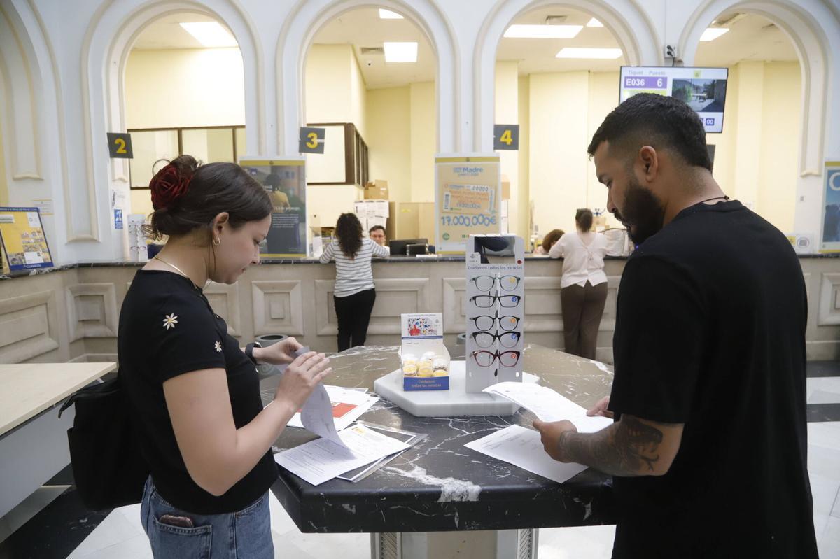 A.J.González Córdoba Oficina de Correos proceso de regularización de inmigrantes extranjeros