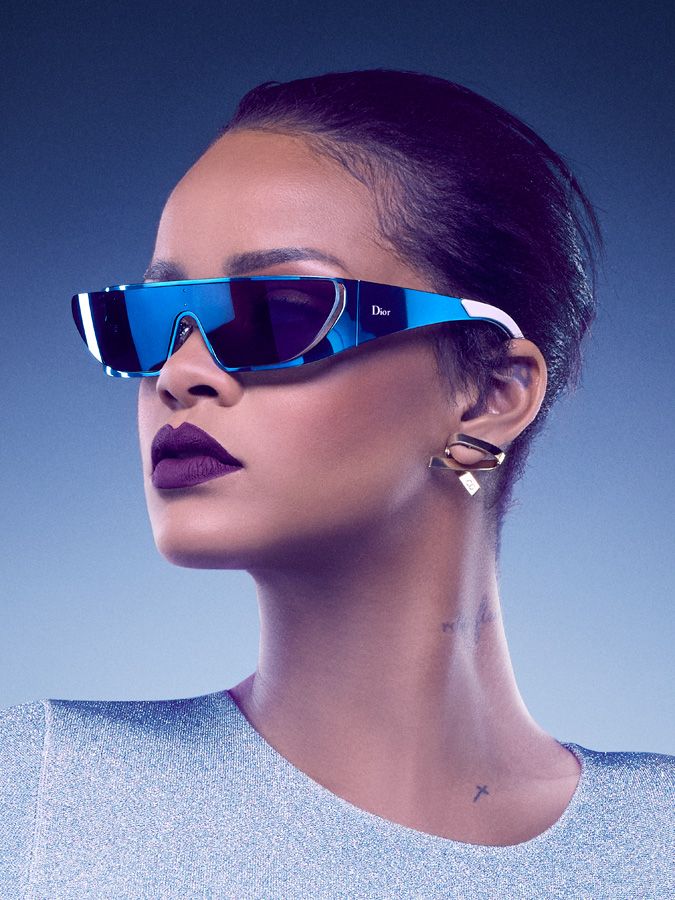 Rihanna crea para Dior una colección de gafas de sol futuristas - Woman