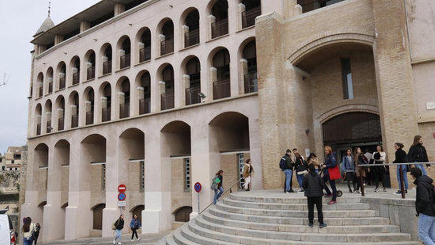 Imatge d&#039;arxiu de l&#039;entrada de la Facultat d&#039;Educació i Turisme de la Universitat de Girona.