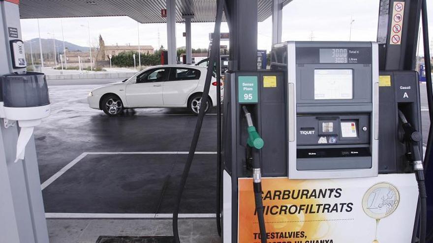 El repunt dels carburants encareix en sis euros l&#039;ompliment del dipòsit