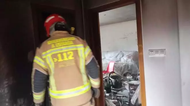 Un matrimonio herido muy grave y su bebé de 10 días evacuado al hospital tras arder su casa en Cuntis