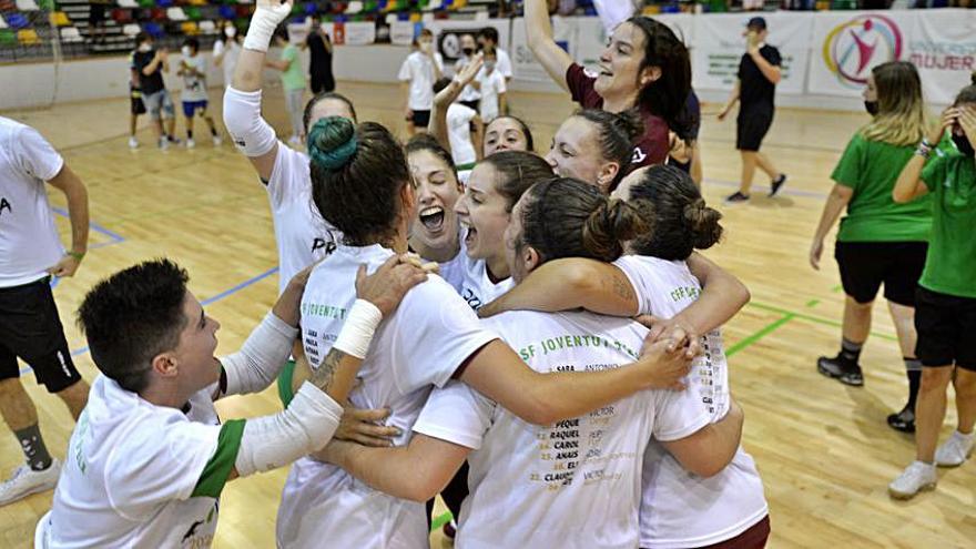 El Joventut de Elche ha
logrado su objetivo de subir
a la élite de fútbol
sala.  Matías segarra