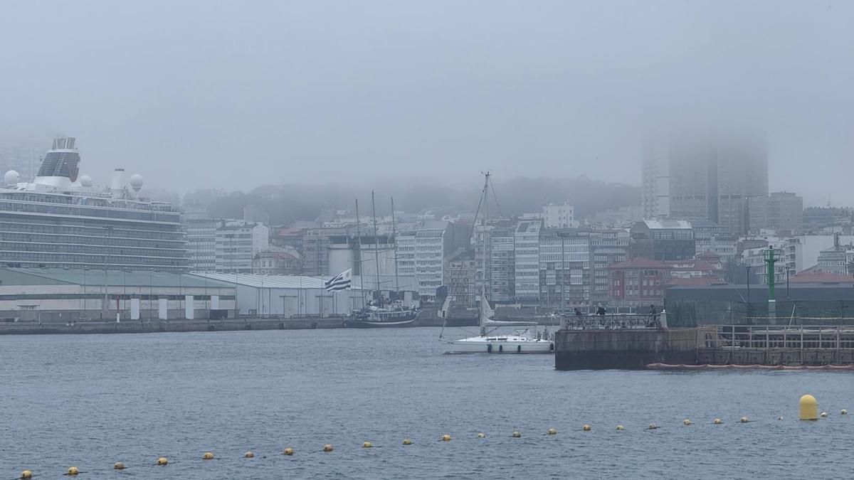 Niebla sobre la bahía coruñesa
