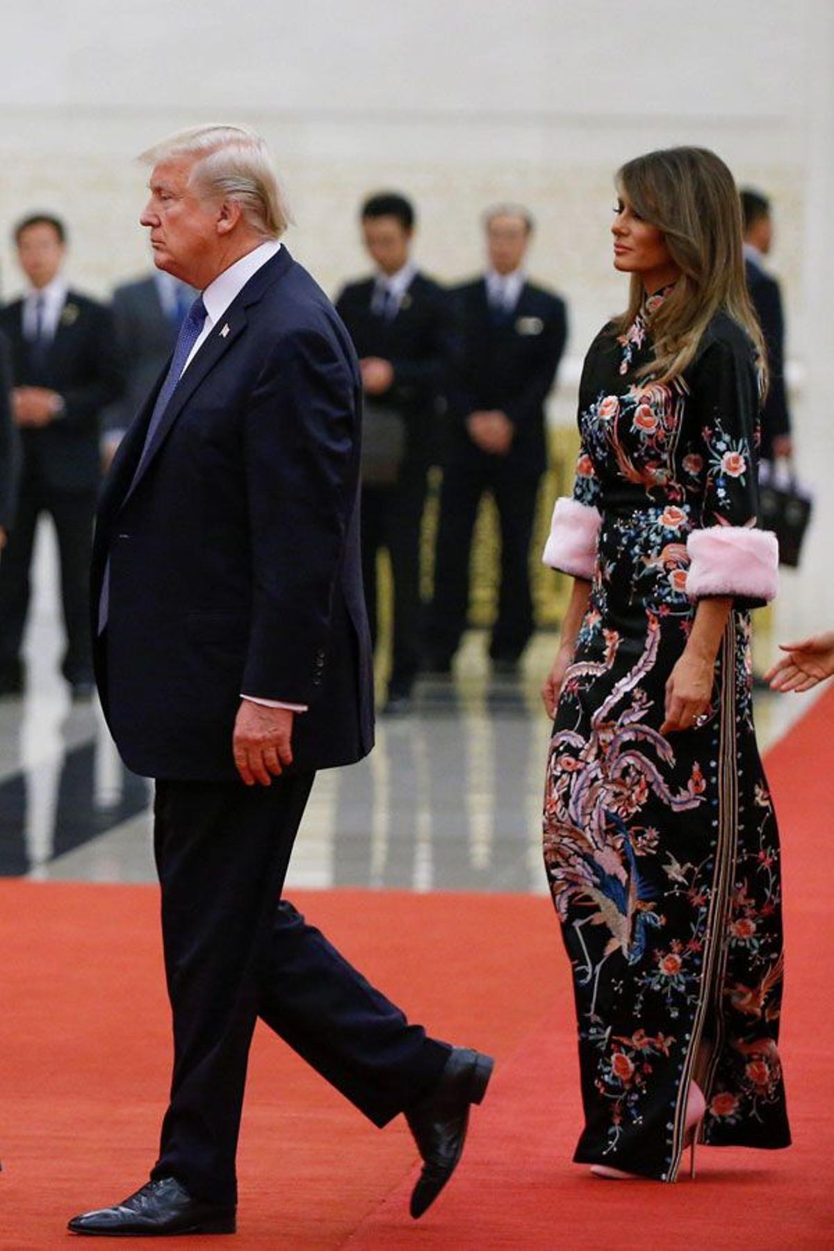 Melania Trump con vestido de inspiración oriental de Gucci en China