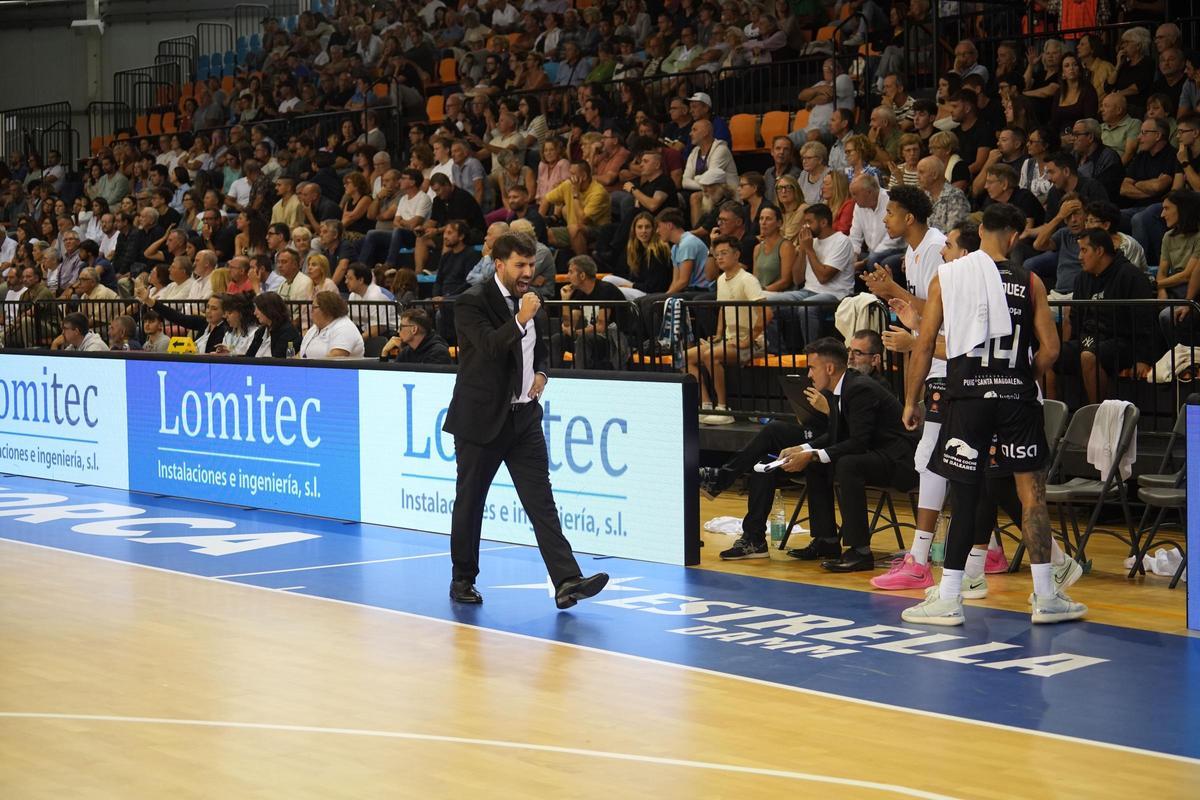 Pablo Cano celebra un punto durante un partido de esta temporada.