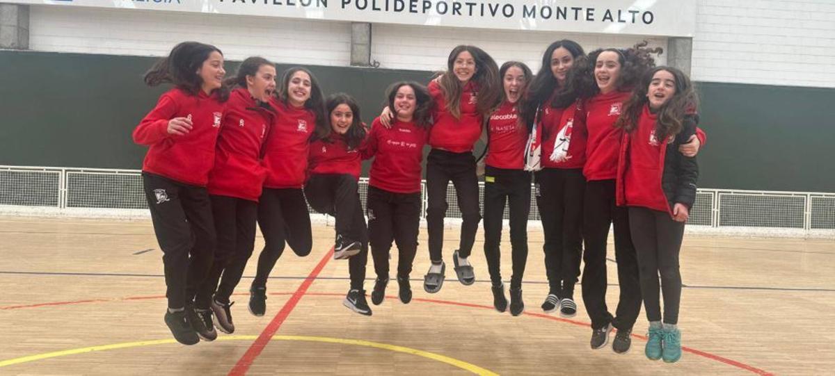 Las jugadoras del alevín del Telecable festejan su pase al Nacional