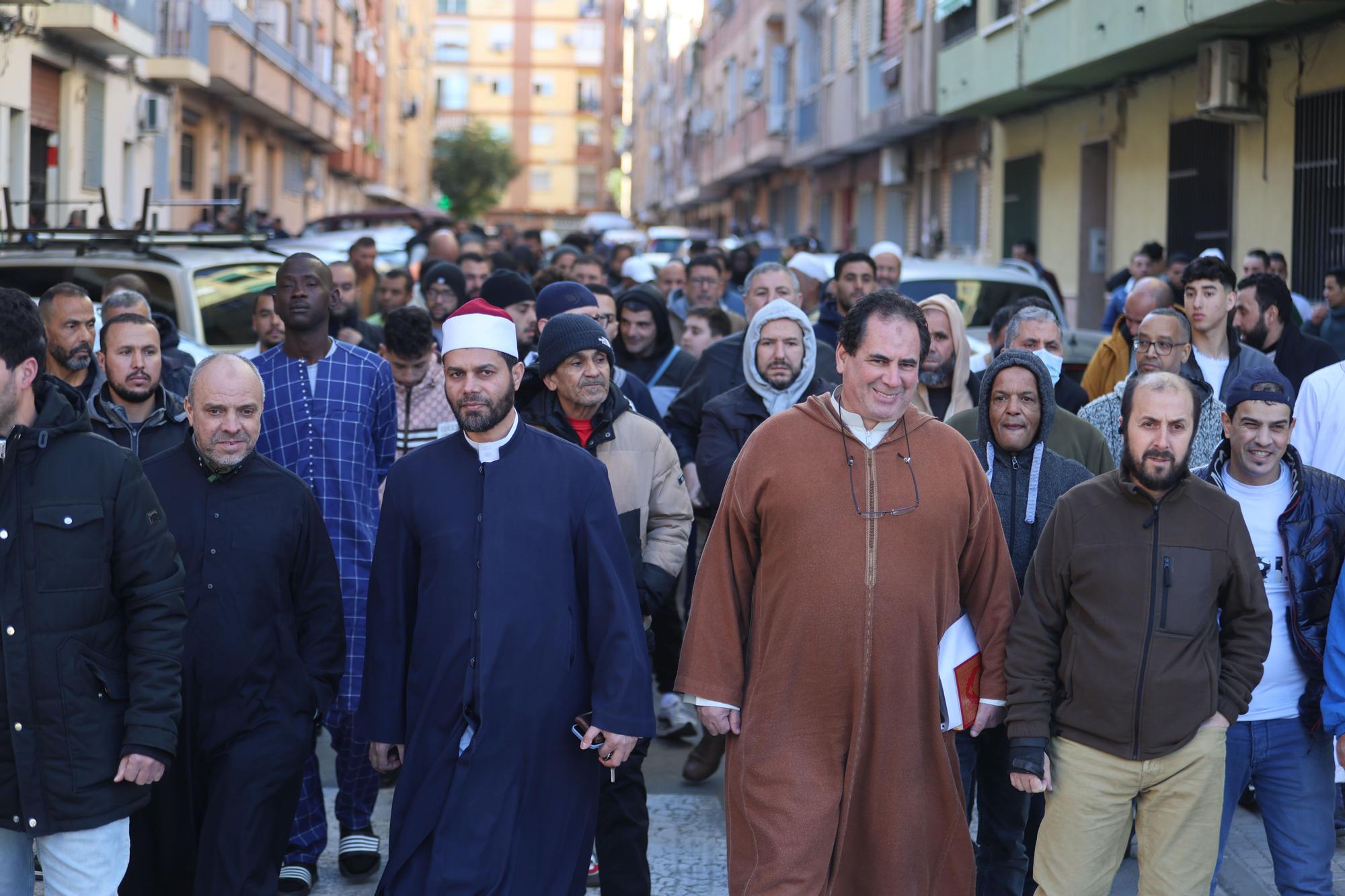 Acto conjunto del Centro Islámico de Torrent, el párroco de la iglesia de La Asunción y el alcalde.