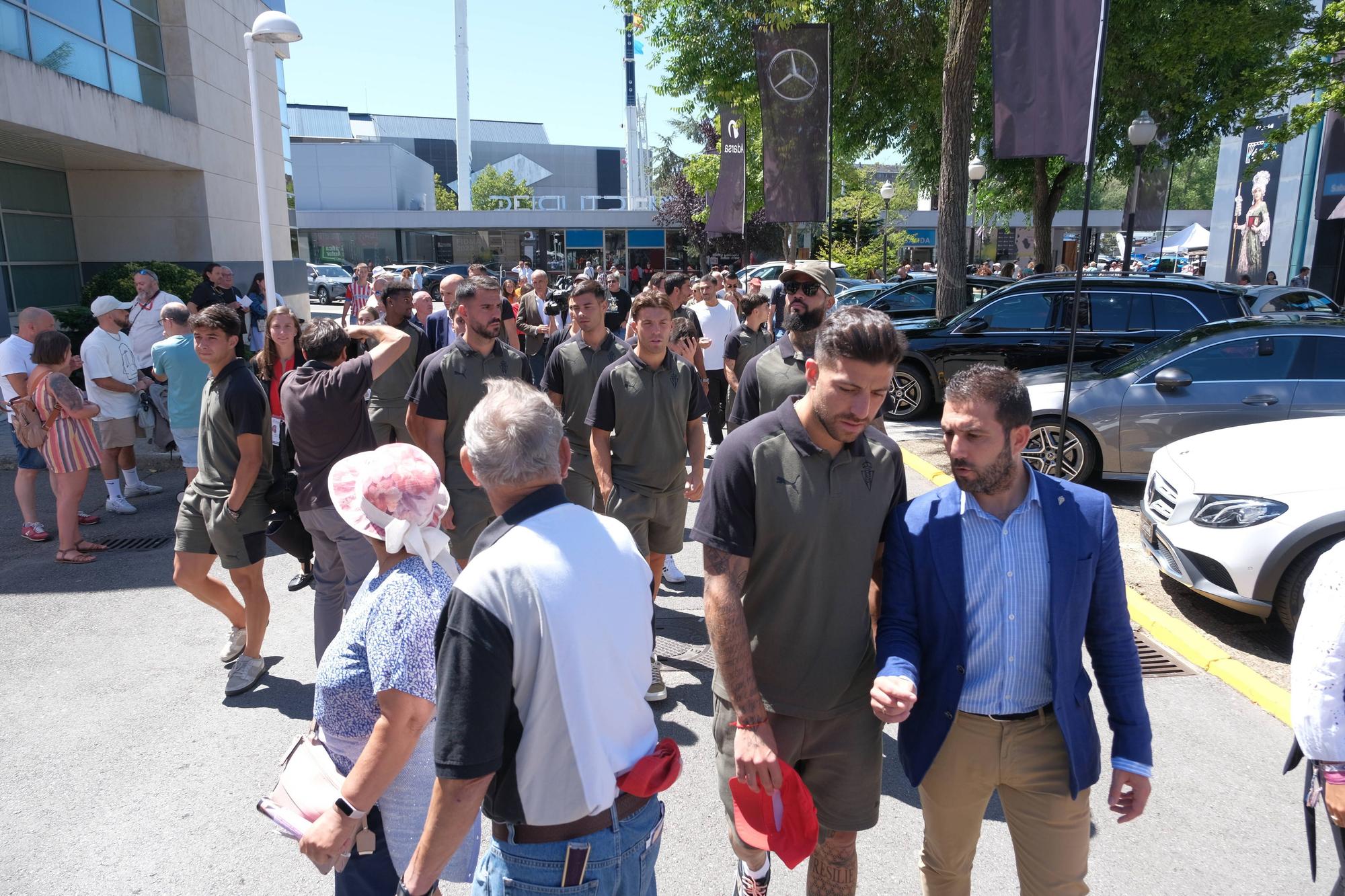 La visita del Sporting a la Feria de Muestras, en imágenes