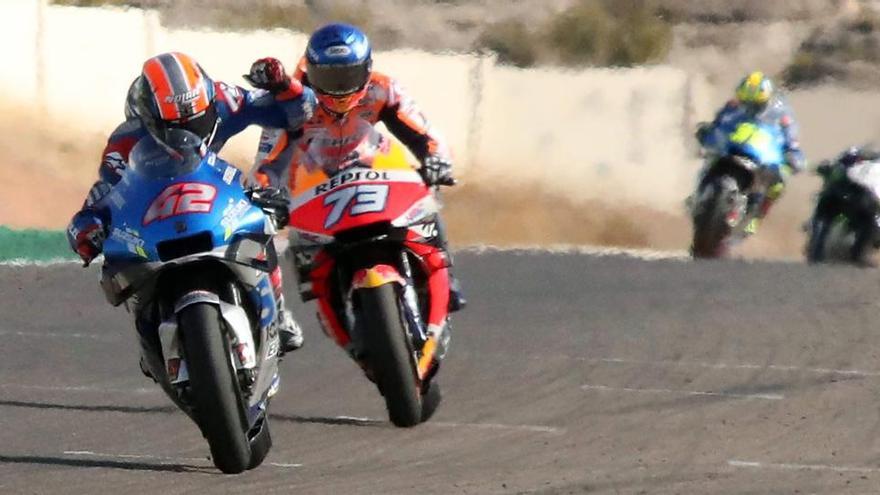 Alex Rins vence por delante de Alex Marquez.