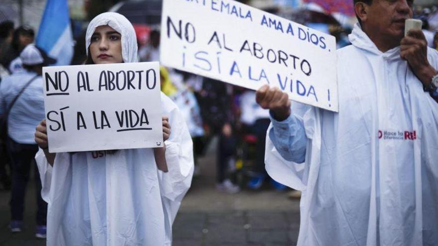 Miles de guatemaltecos marchan en contra del aborto y en favor de la familia