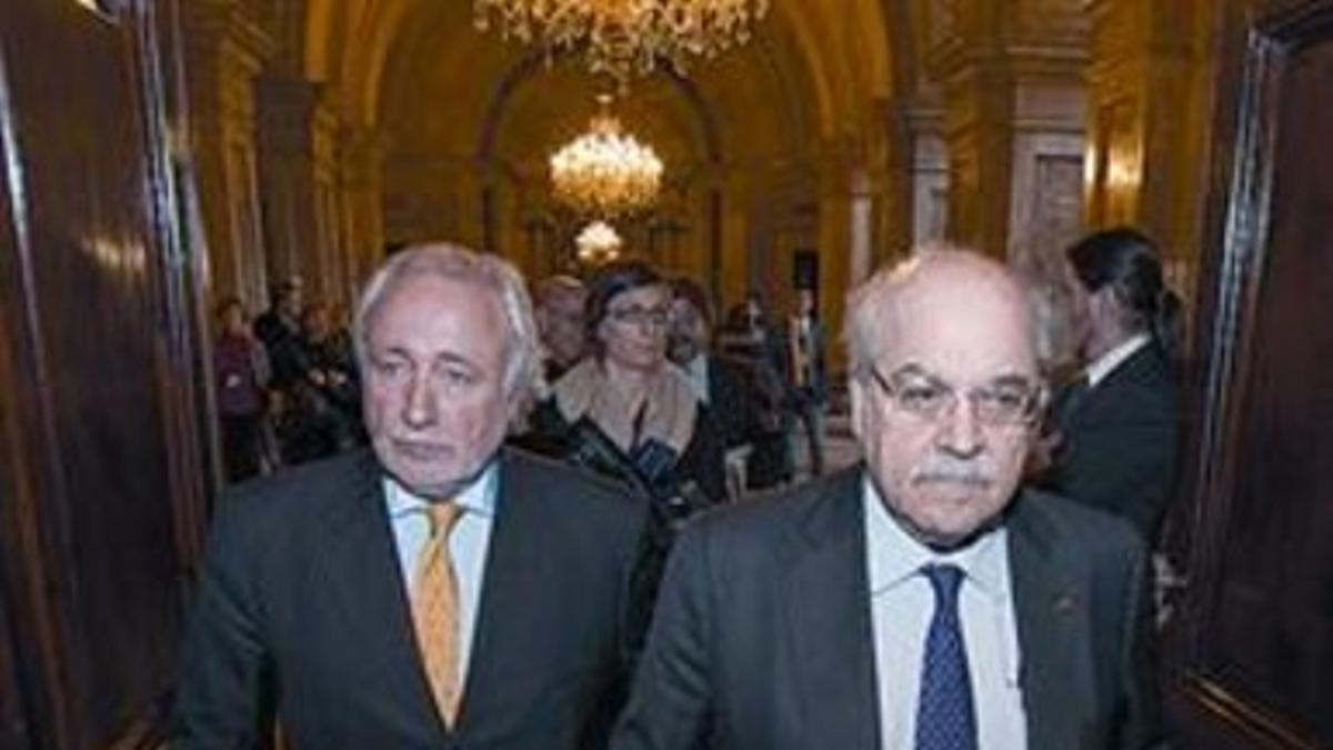 Mas-Colell con el diputado de CiU Antoni Fernández Teixídó el jueves.