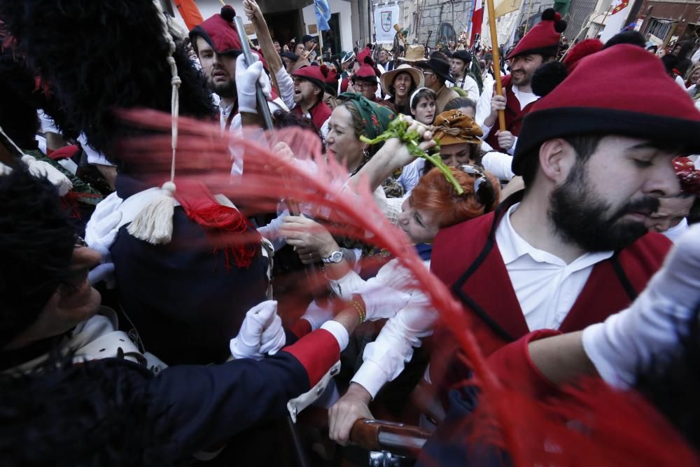 La representación de la Reconquista de Vigo vuelve a abarrotar las calles del Casco Vello de miles de vigueses