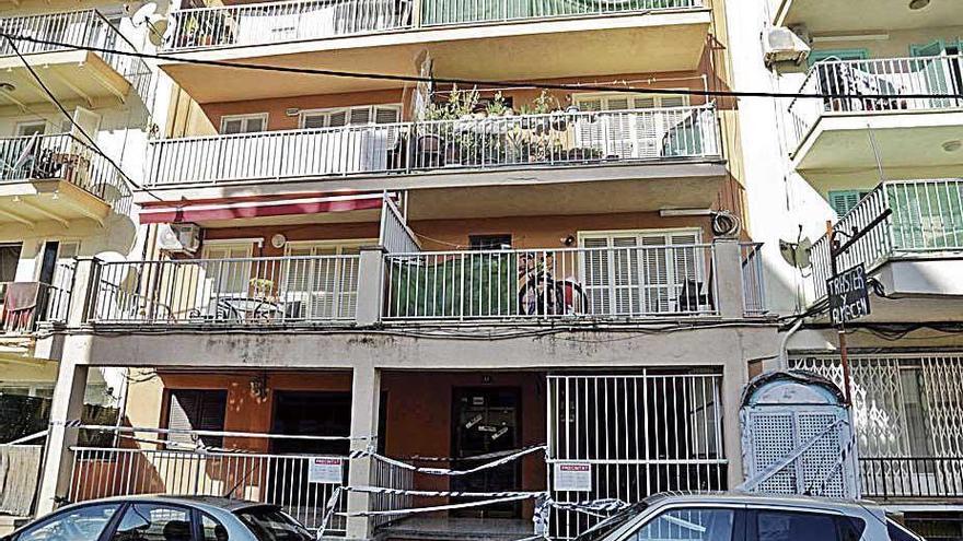 El edificio de Joaquim Verdaguer 13, precintado por la PolicÃ­a.