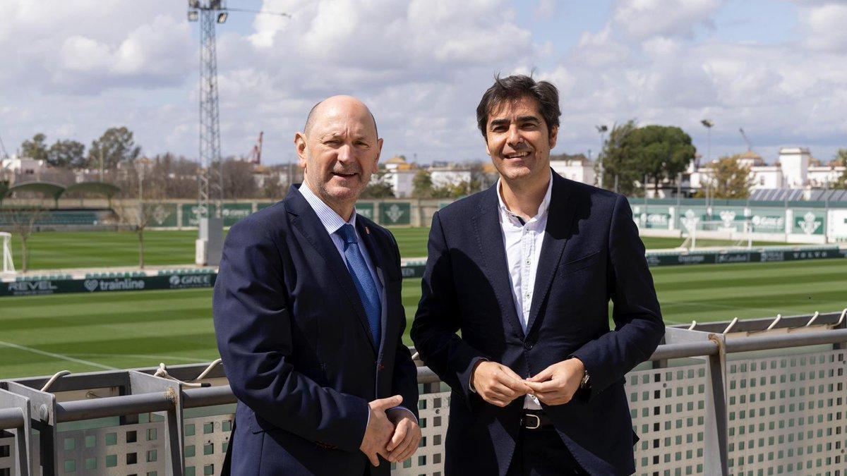 El presidente de la RFEF Rafael Louzán, recibido por Ángel Haro en una visita institucional al Betis