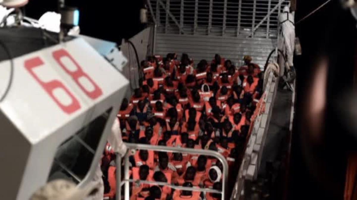 Italia cierra la puerta al Aquarius, un barco con 629 inmigrantes a bordo.