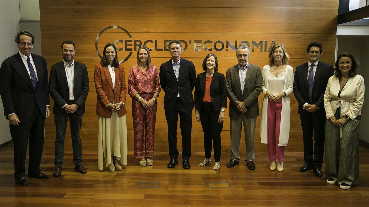 Jaume Guardiola con su equipo en la presentación de su candidatura