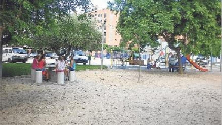 El mobiliario urbano del parque de El Pilar será objeto de actuación municipal.